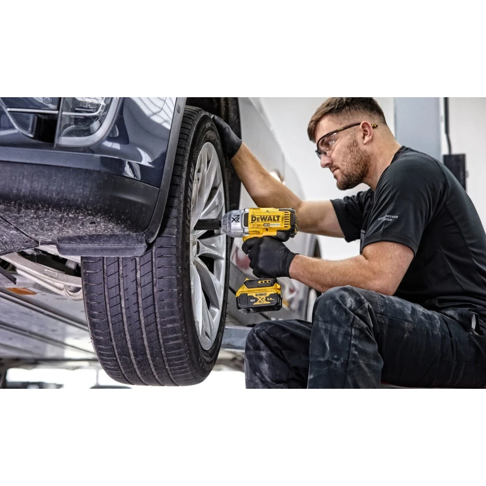 Акумулаторен гайковерт, 18V, ударен , безчетков 950Nm, DeWalt DCF899HN