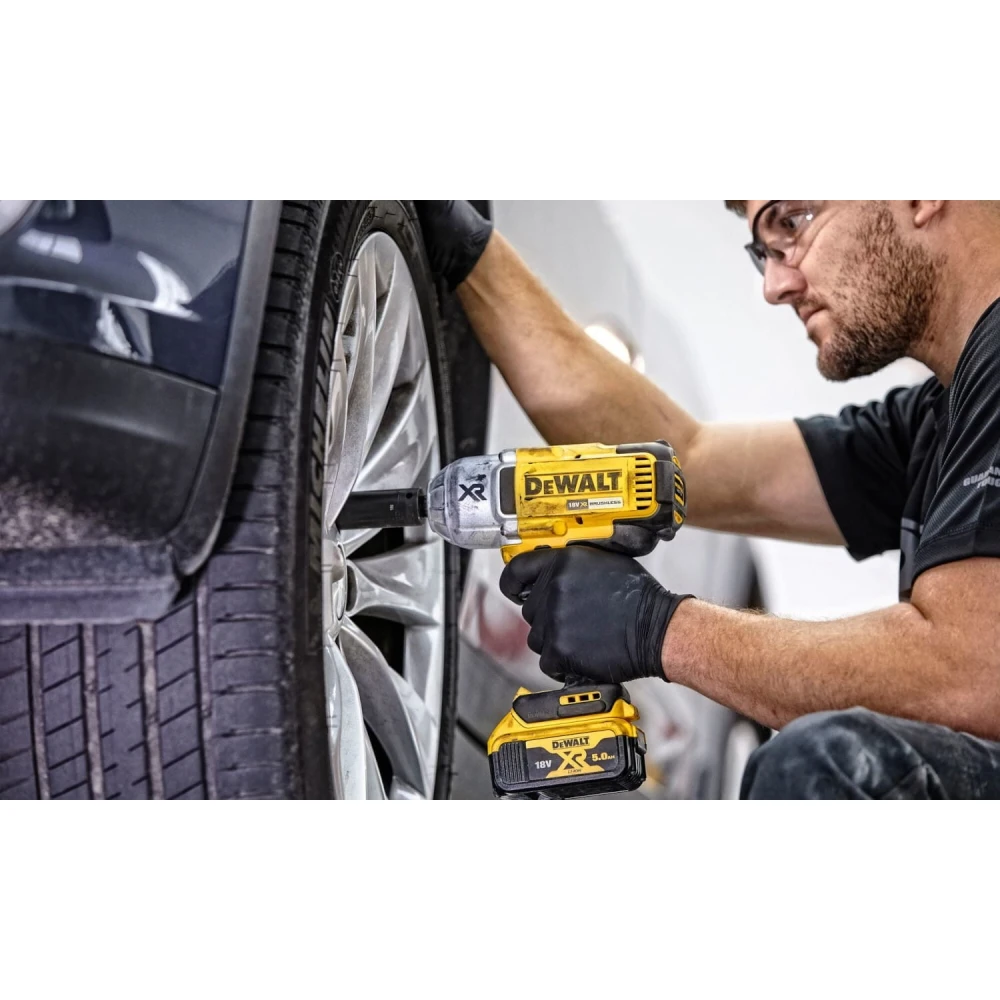 Акумулаторен гайковерт, 18V, ударен , безчетков 950Nm, DeWalt DCF899HN