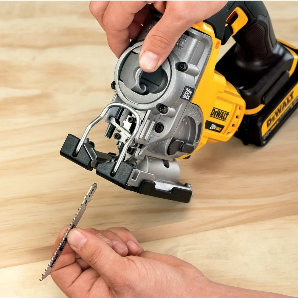 Акумулаторен прободен трион - зеге 18V, DeWalt DCS331NТ