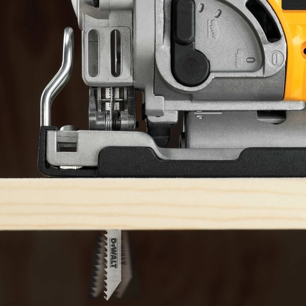 Акумулаторен прободен трион - зеге 18V, DeWalt DCS331NТ