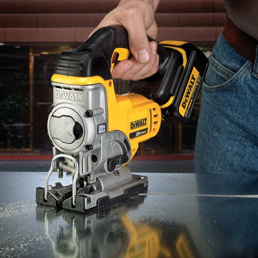 Акумулаторен прободен трион - зеге 18V, DeWalt DCS331NТ