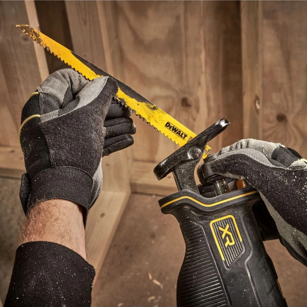 Акумулаторен саблен трион 18 V, 28.6 мм, DeWalt DCS382NT