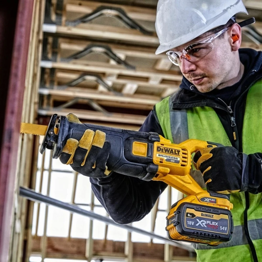 Акумулаторен саблен трион 54 V/18V, 28.6 мм, DeWalt DCS389NT
