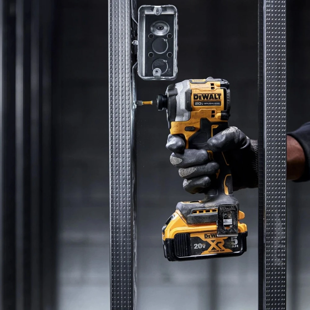 Акумулаторен ударен винтоверт, безчетков 18V, 206Nm, DeWalt DCF850D2T