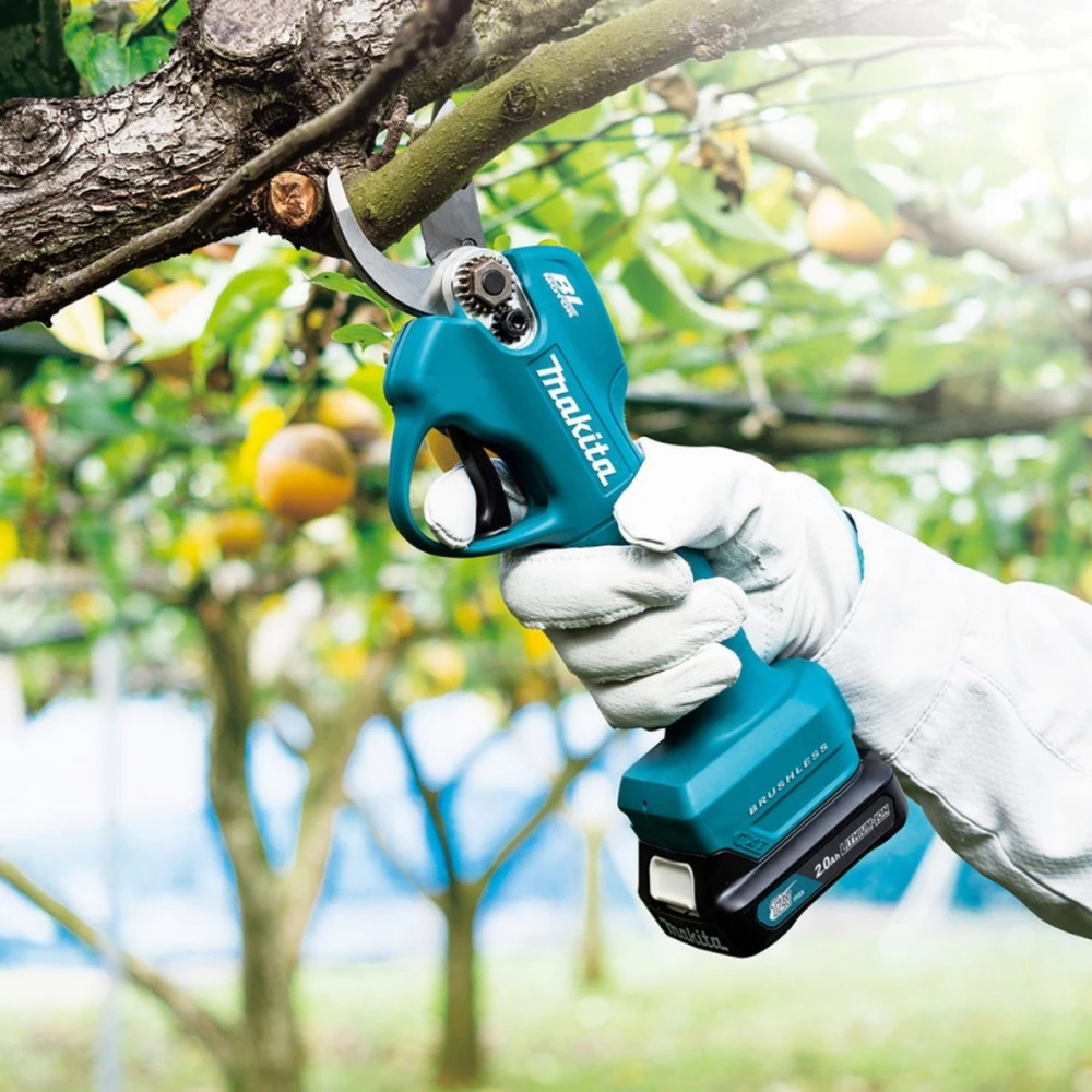 Акумулаторна лозарска ножица 12 V, 18-25 мм, Makita UP100DZ