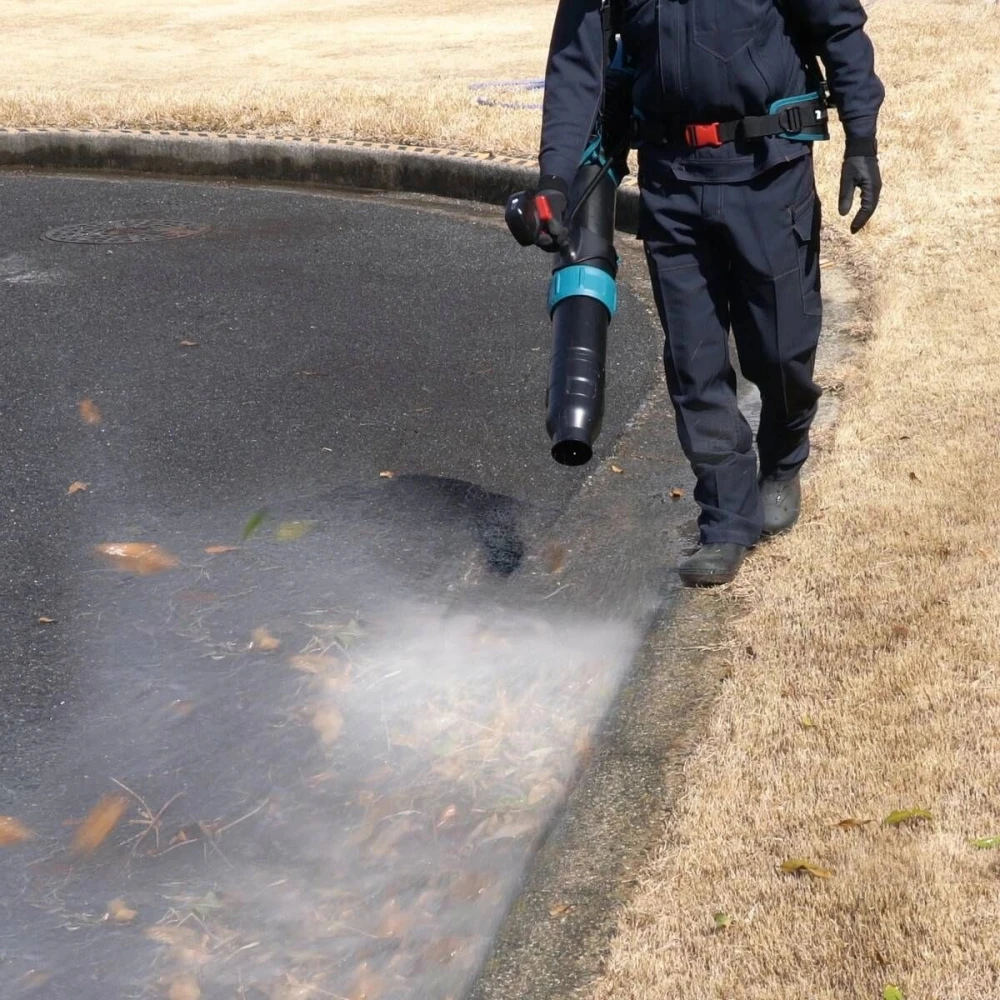 Акумулаторна въздуходувка 36V + ПОДАРЪК от Макита България – Батерия XGT BL4040F, Makita UB004CZ