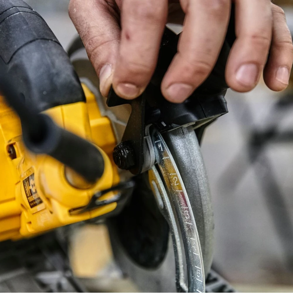 Кабелен ръчен циркуляр, ф 190 мм, DeWalt DWE576K
