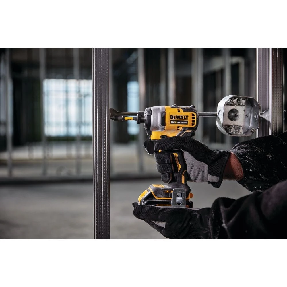 Комплект акумулаторни машини 18 V, DeWalt DCK206M2T; DCD785; DCH253