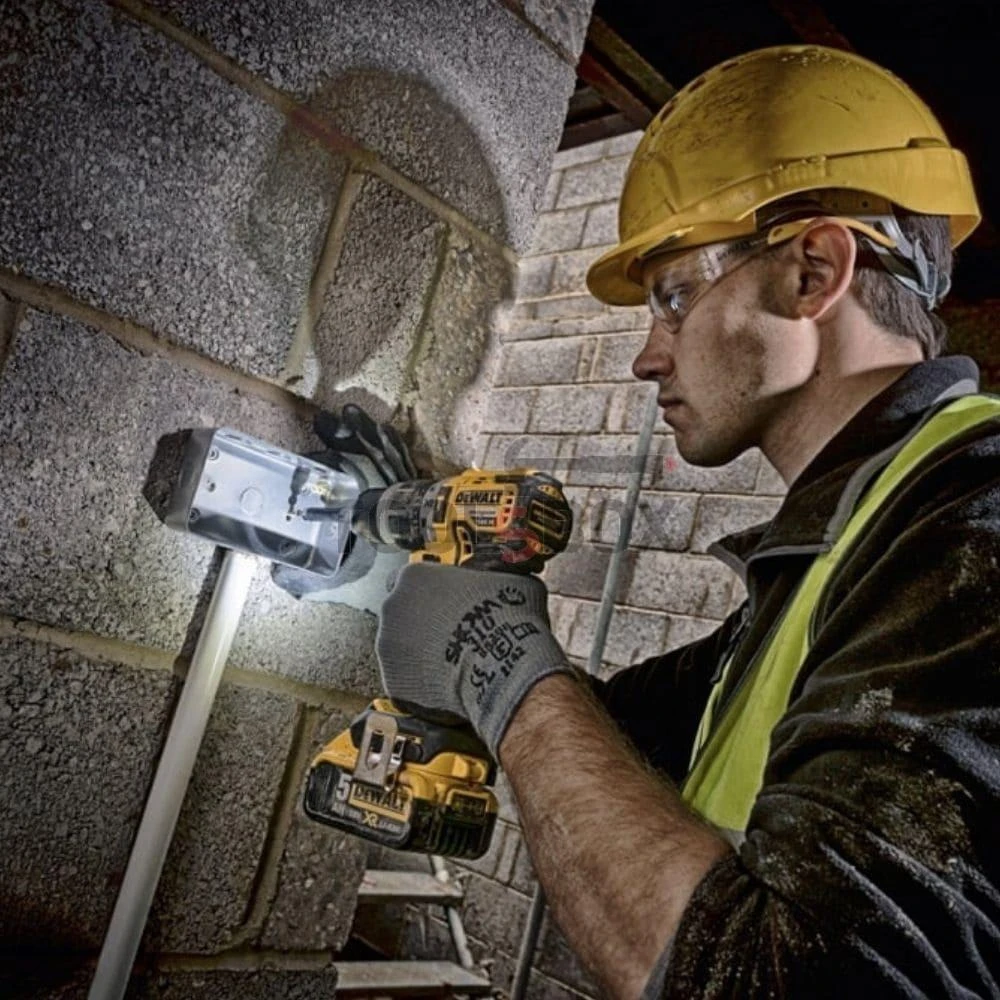 Комплект акумулаторни машини 18 V, DeWalt DCK368P3T; DCD796; DCF887; DCH273