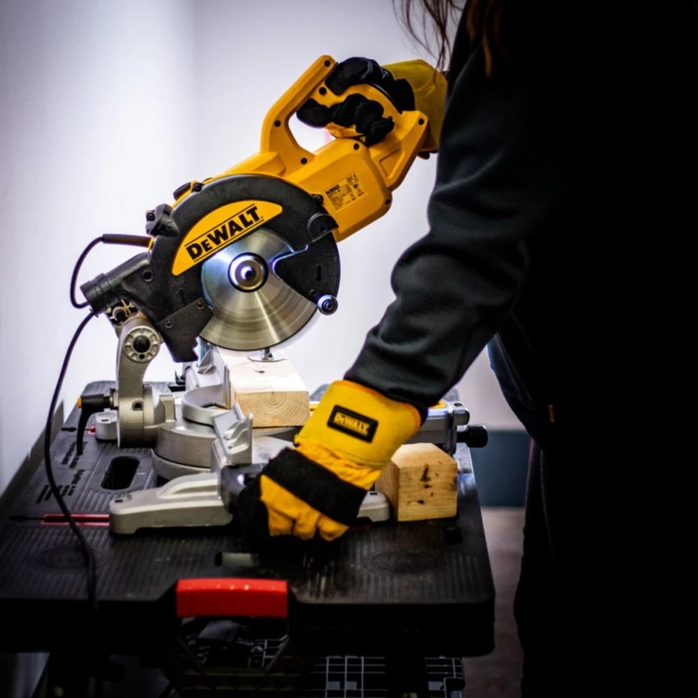 Потапящ настолен циркуляр, 1400 W, 216 мм, DeWalt DWS774