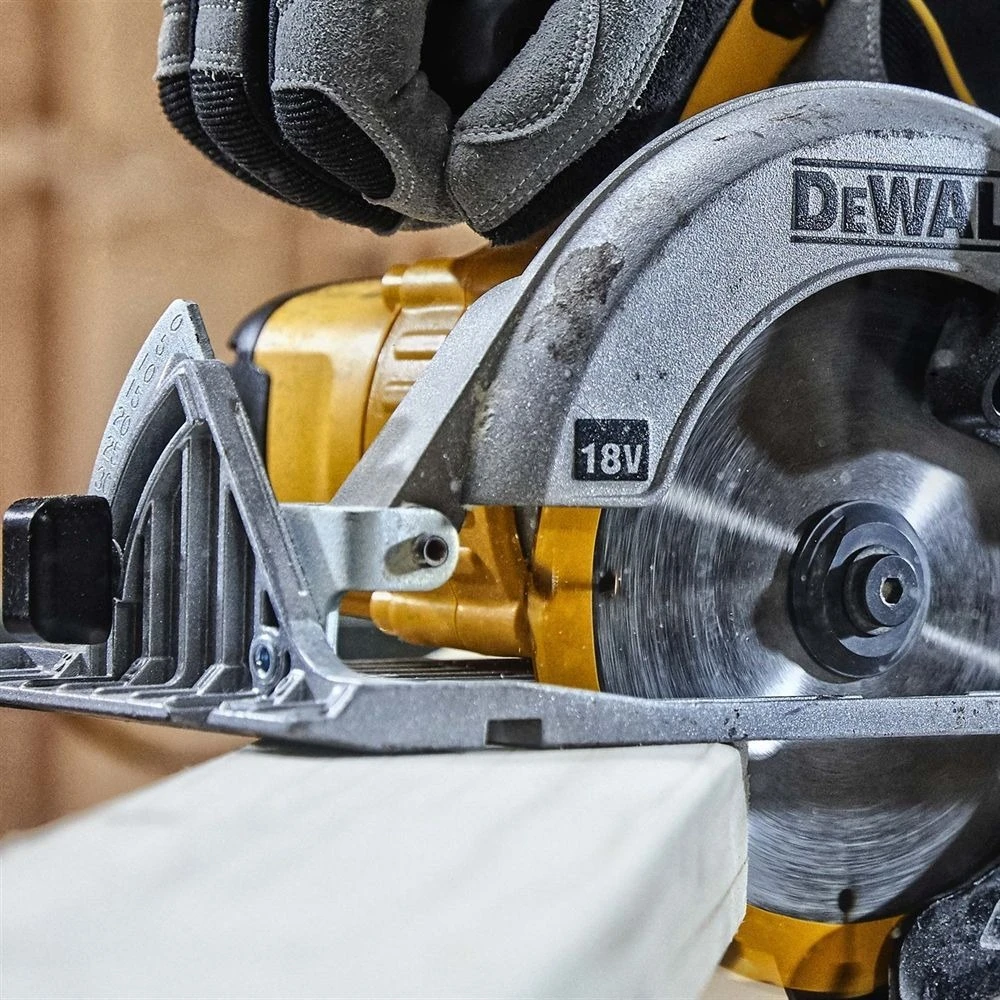 Ръчен акумулаторен циркуляр, 18 V / 4.0Ah Li-Ion, DeWalt DCS391M2