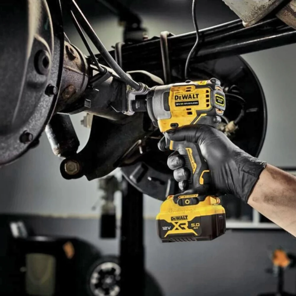 Ударен акумулаторен гайковерт 12V, 339Nm, 3/8″, DeWalt DCF903P1