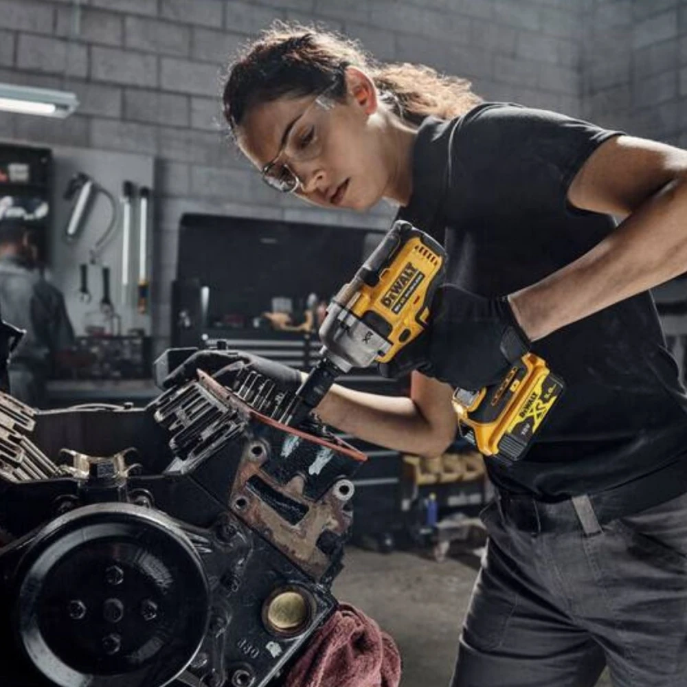 Ударен акумулаторен гайковерт 18 V, 812 Nm, 1/2″, DeWalt DCF892N-XJ