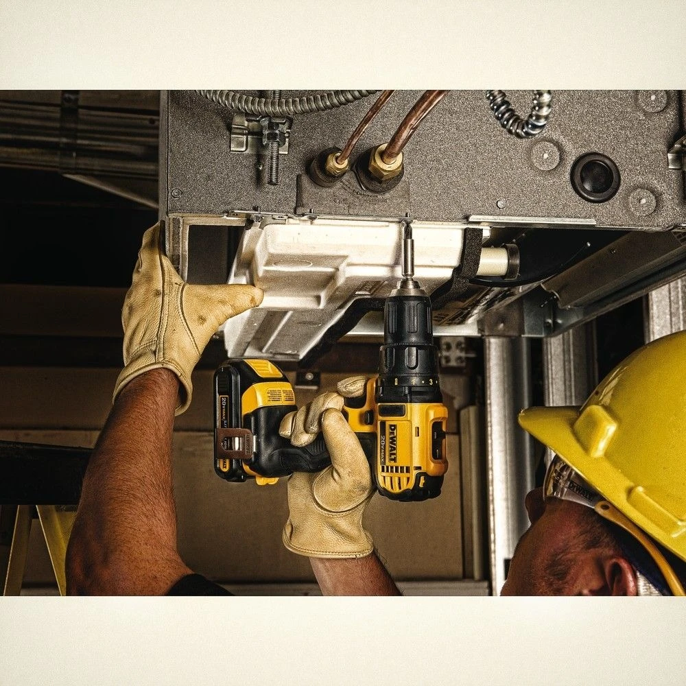 Винтоверт-бормашина, акумулаторен 18V , 2 батерии , зарядно и куфар, DeWalt DCD780C2