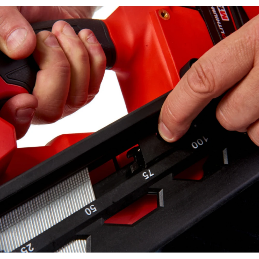 Акумулаторен такер 18 V, 2 Ah, 32-63 мм, с батерия - M18CN16GA-202X