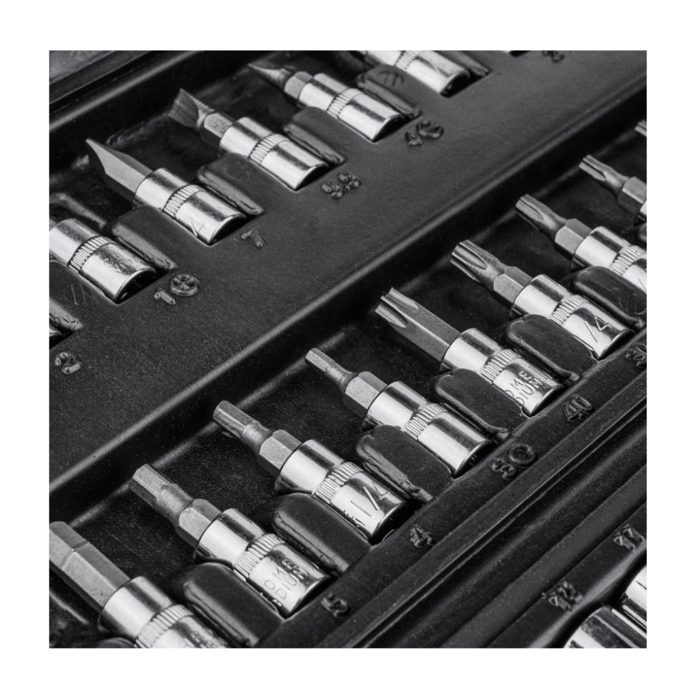 Комплект инструменти с 46 части вложки, битове и други - W01003